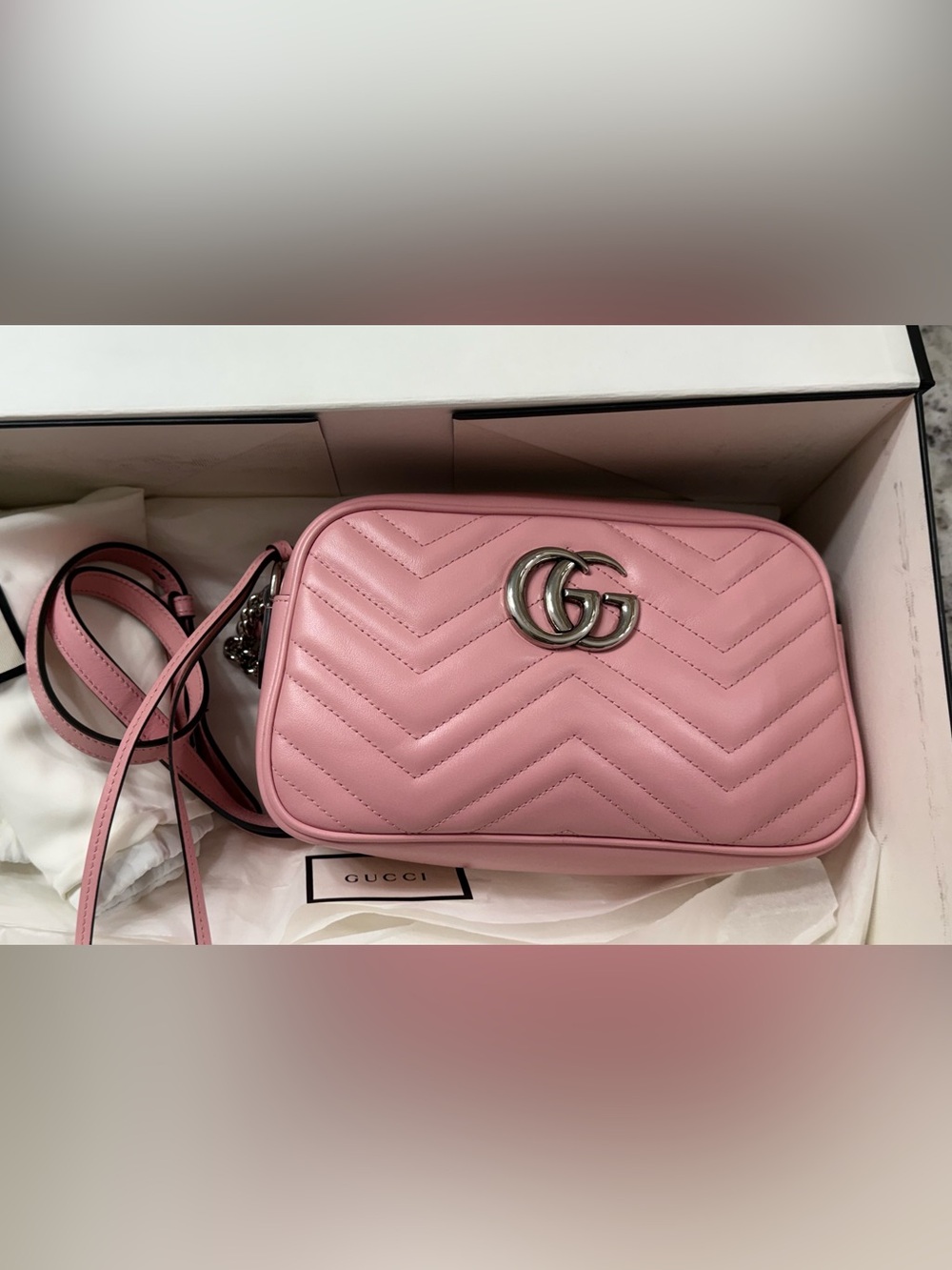 BRAND NEW worn once - Gucci Pink GG Marmont Chevron Leather Camera Bag - Picture 2 of 14